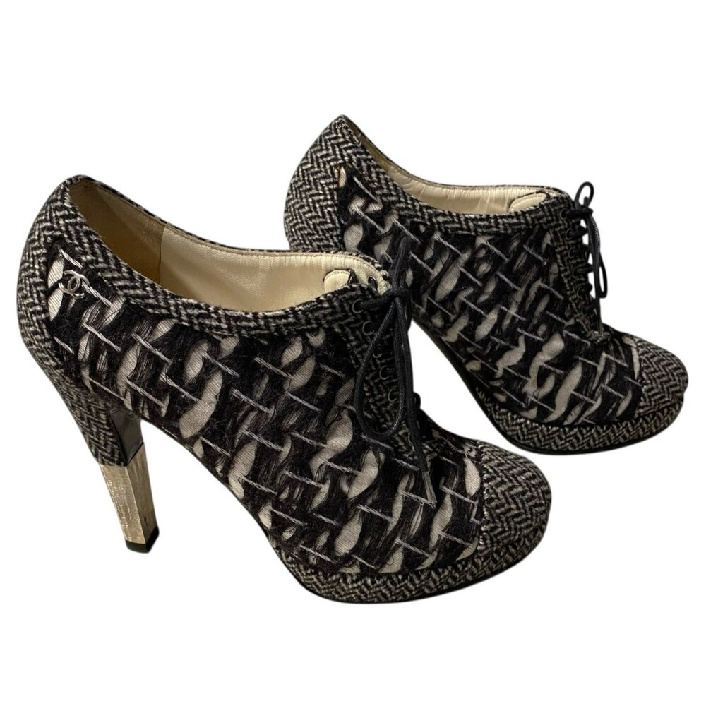 CHANEL Tweed Lace Up Booties Heels EU 37 Black White Ankle Boots -Authenticated - Picture 4 of 15